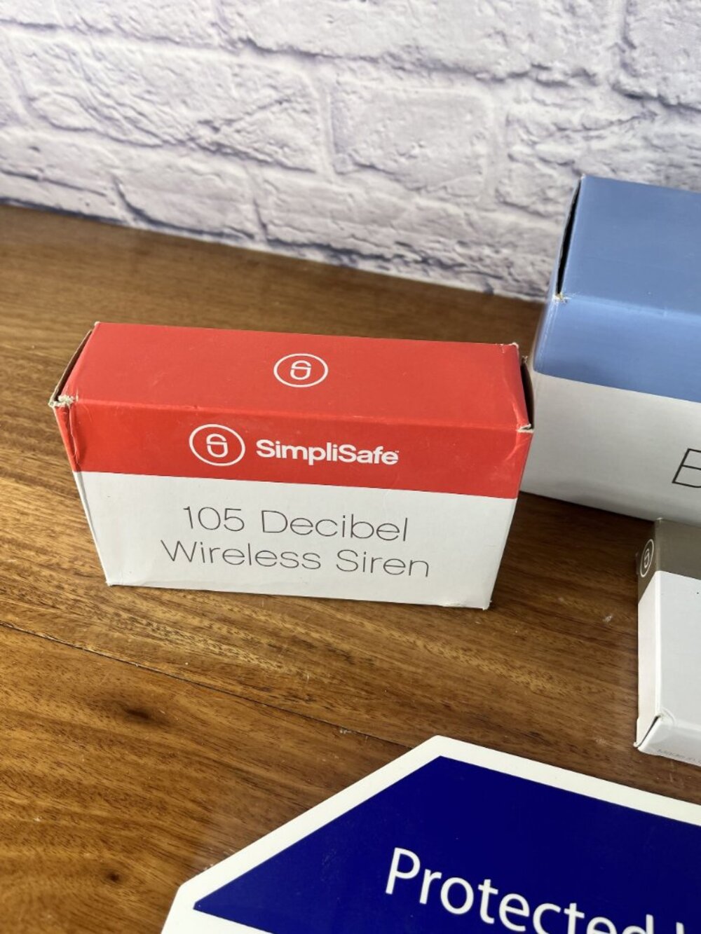 SimpliSafe Wireless Home Security System GEN 1 LOT Base, 2 Motion, Keypad, Siren - Picture 7 of 13